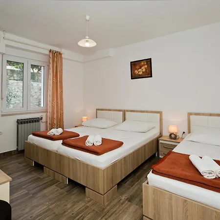 Guest house Guesthouse Aurora 3*