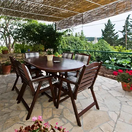 Guesthouse Aurora 3*
