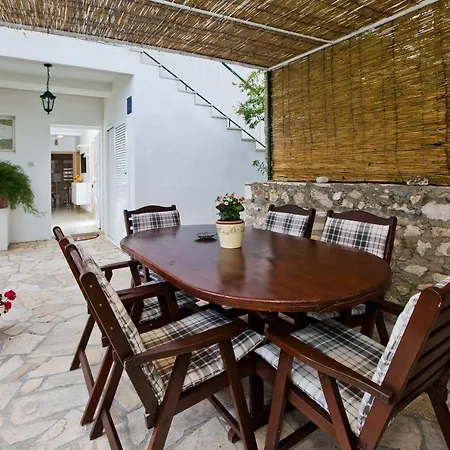 Guest house Guesthouse Aurora 3*