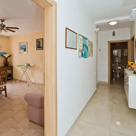 Guesthouse Aurora 3*